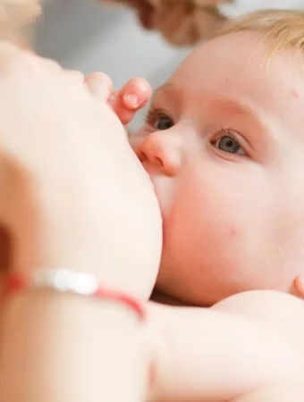 Az anyatejes táplálás a kognitív fejlődést is támogatja