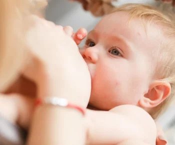 Az anyatejes táplálás a kognitív fejlődést is támogatja